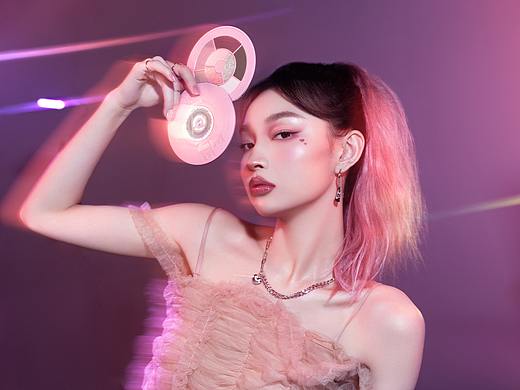 小奥汀新品粉胶眼影盘