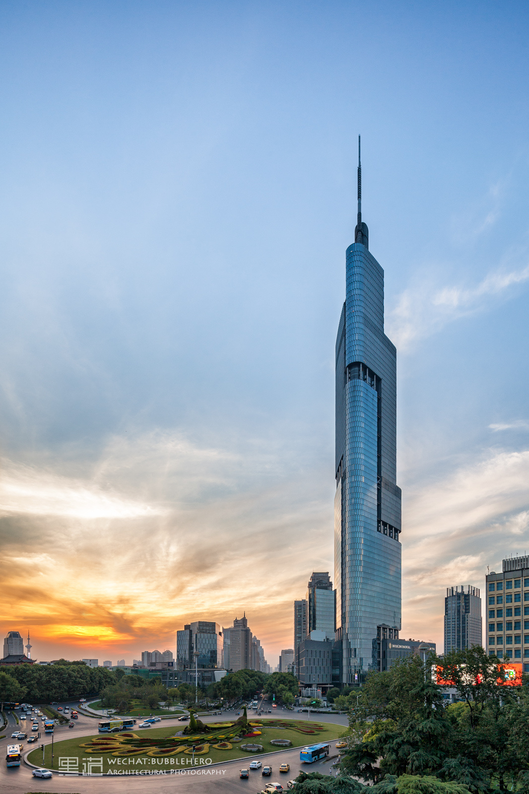 【城市风光 建筑拍摄】南京紫峰大厦（Zifeng Tower）|摄影|环境/建筑|黑诺 - 原创作品 - 站酷 (ZCOOL)