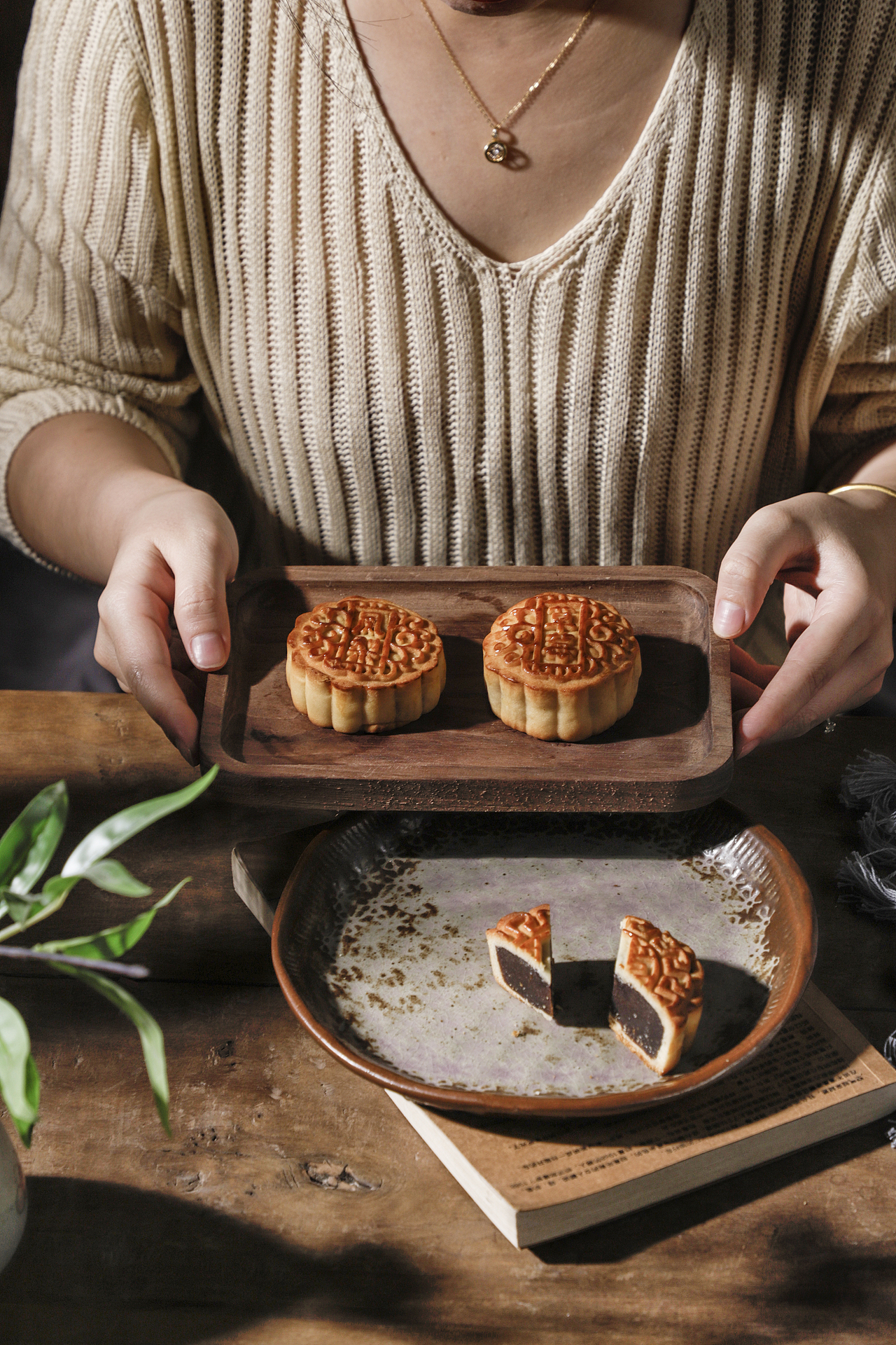中秋拍一下月饼（图ZMjcxMzYyMTA0） - 美食摄影 - 站酷设计师艺唯视觉zoye原创素材 - 站酷ZCOOL