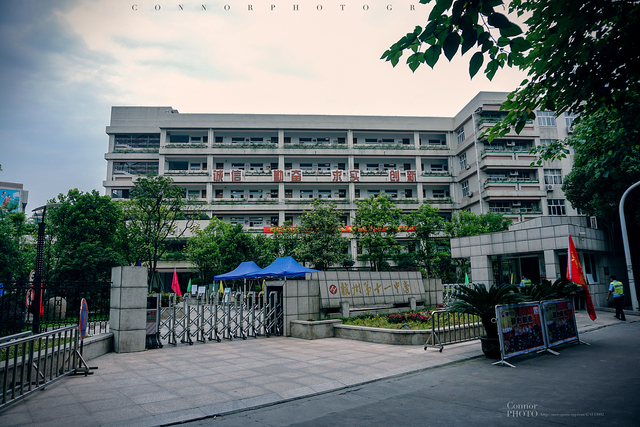 杭十一中,和全国其他高中一样在今天格外引人注目,2015年高考的第一场