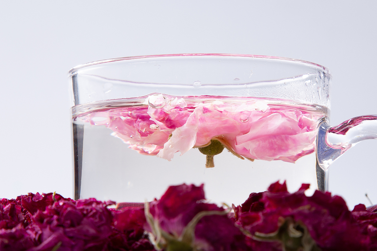 玫瑰花茶拍摄 拍照摄影 花草茶商业定制摄影广告拍摄（图ZMjMyMjM0MTk2） - 宣传物料 - 站酷设计师卫朵多独立摄影原创素材 - 站酷ZCOOL