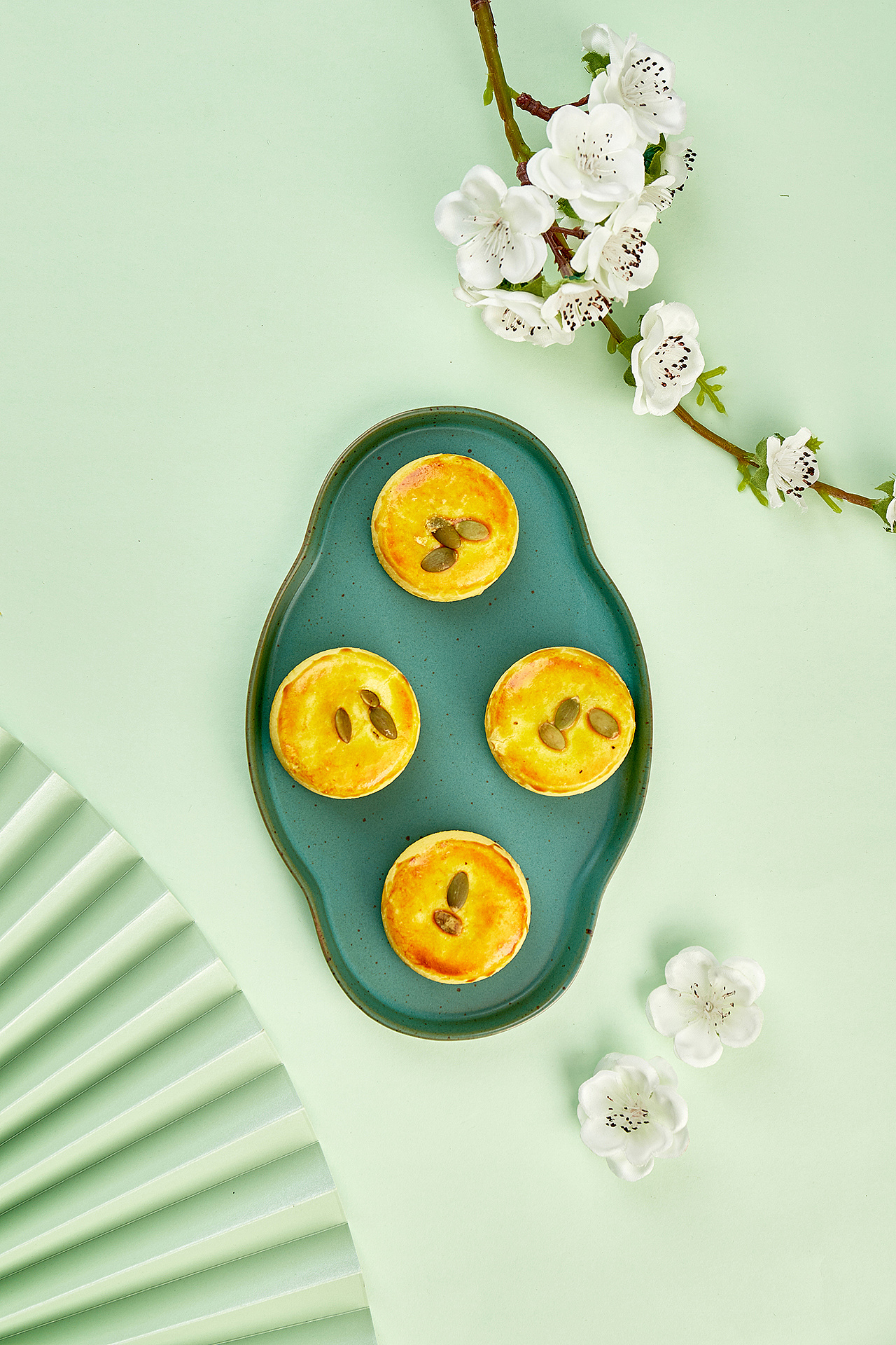 中式糕点坚果奶酥清新国潮古风创意摄影