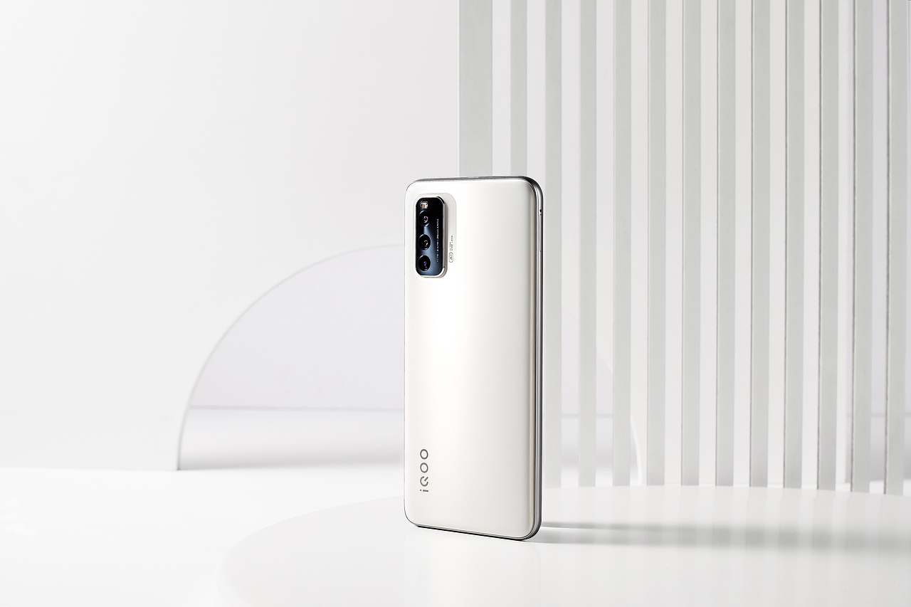 iqooneo5活力版丨冰峰白