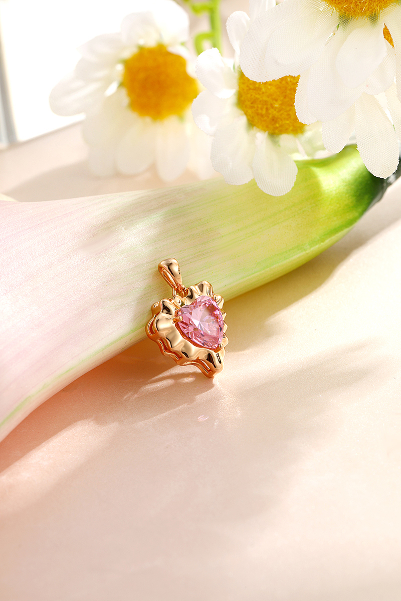 电商首饰拍摄 宝石手链 手链拍摄 粉色底+花花（图ZMzUxMjAyMzQw） - 产品摄影 - 站酷设计师广州小韩原创素材 - 站酷ZCOOL