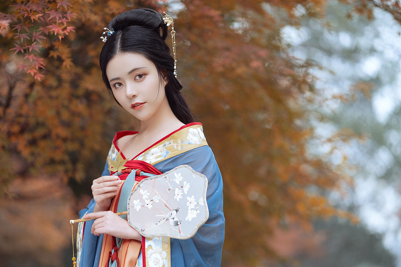 【汉服摄影】深意总迟解,将爱却晚秋