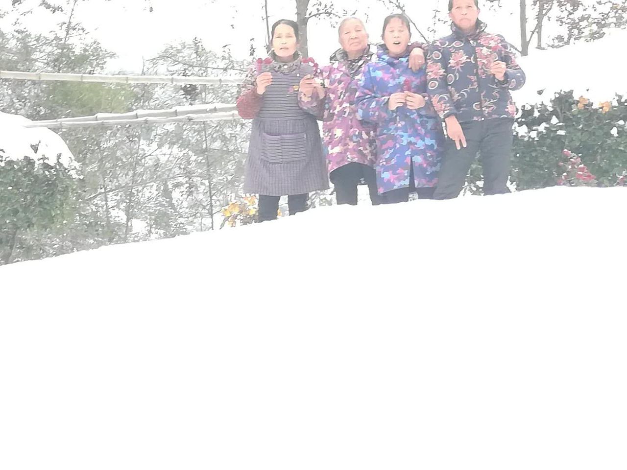 奶奶们的微笑（图ZMTQwNjk3Njg4） - 人像摄影 - 站酷设计师左燕飞原创素材 - 站酷ZCOOL