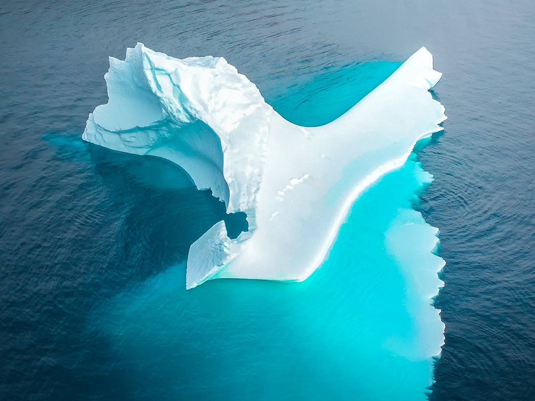 航行在北极 - 浮冰、极光、冰川