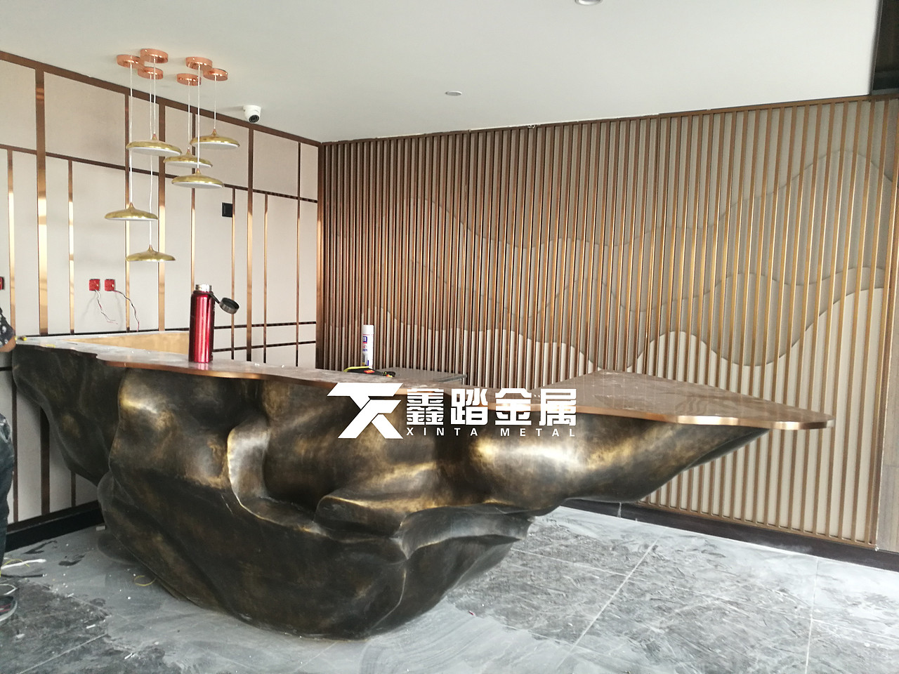 酒店会所不锈钢水波纹服务台 金属异形吧台