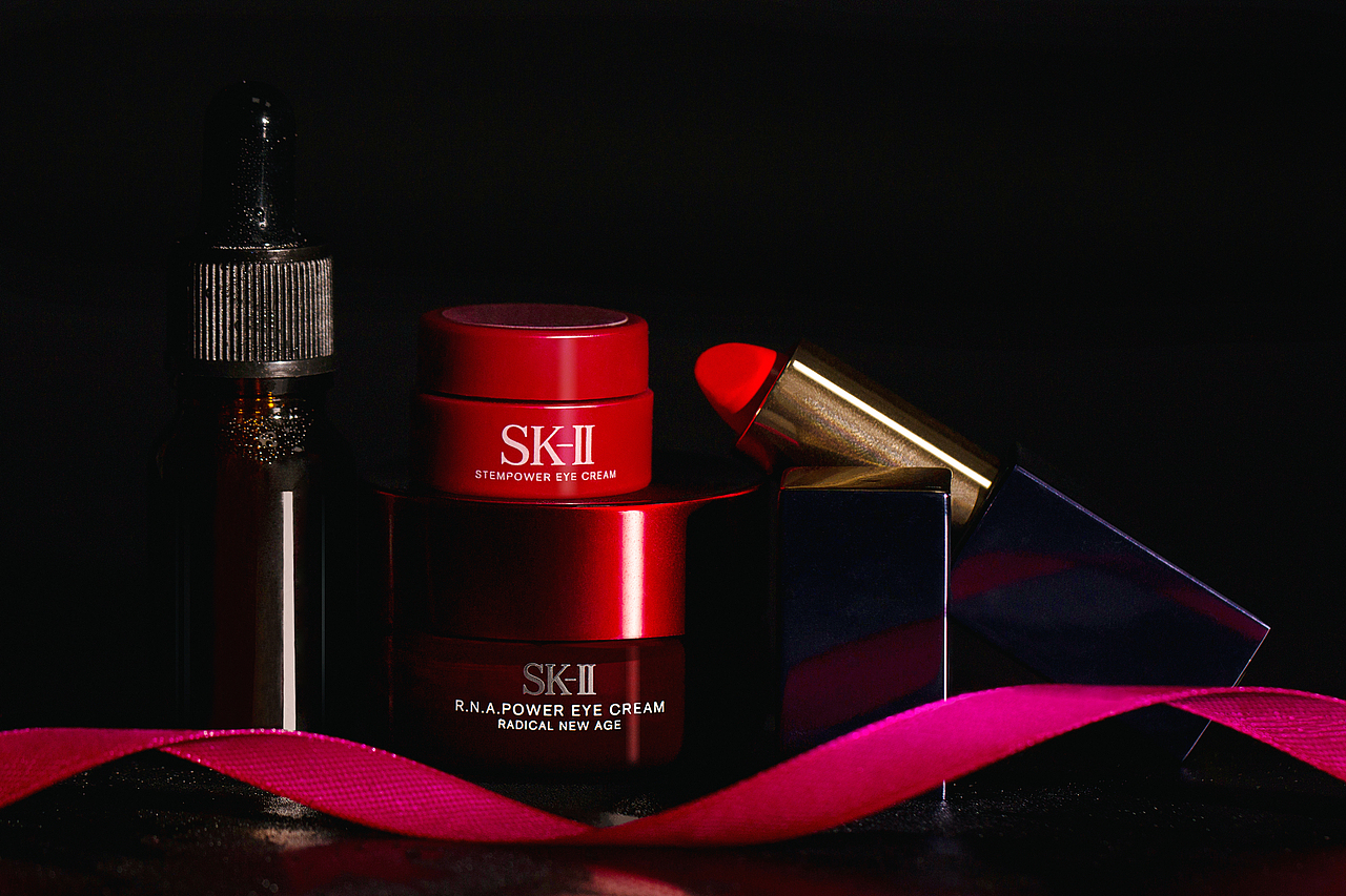 暗里着迷 - 暗黑系化妆品