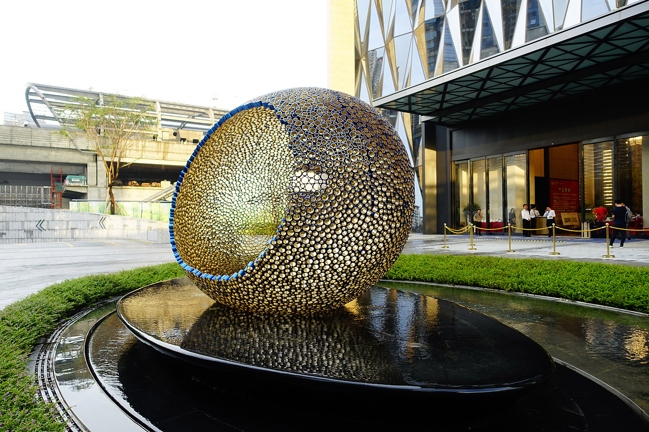 设计始于对现有建筑,景观与人的氛围解读,提取阿凡达电影中纳美人深邃