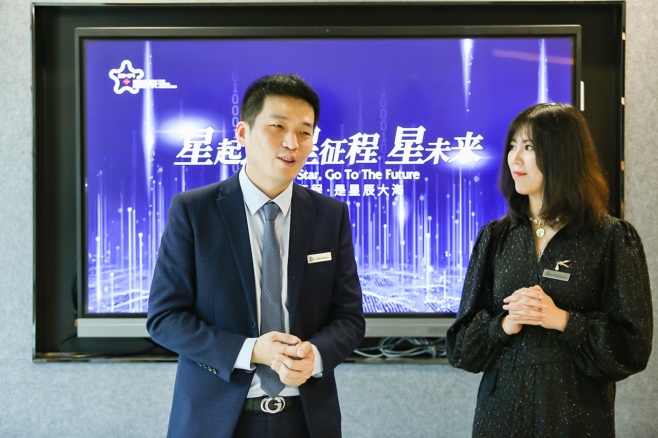 私董汇总裁王敏逸星医联开业现场分享商业模式（图ZMjU1NTI0MzQ0） - IP形象 - 站酷设计师私董汇原创素材 - 站酷ZCOOL