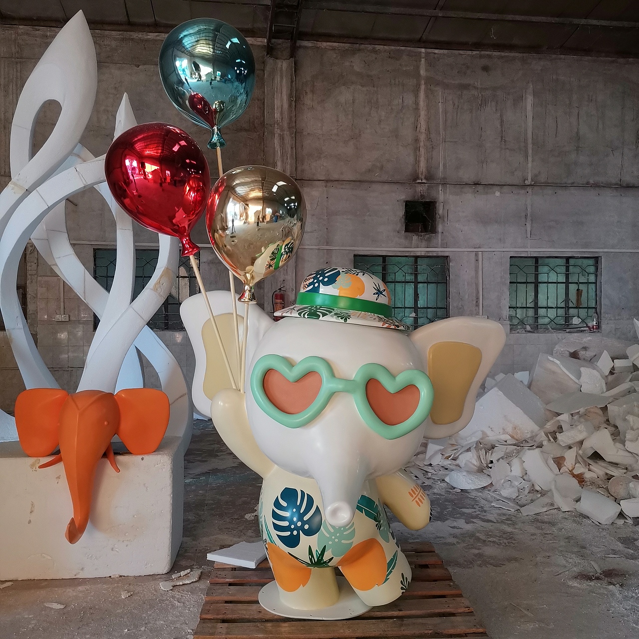 玻璃钢卡通大象雕塑 动物卡通定制 卡通人物 景观小品