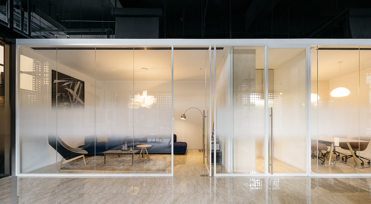 玻璃盒子,Glass Box