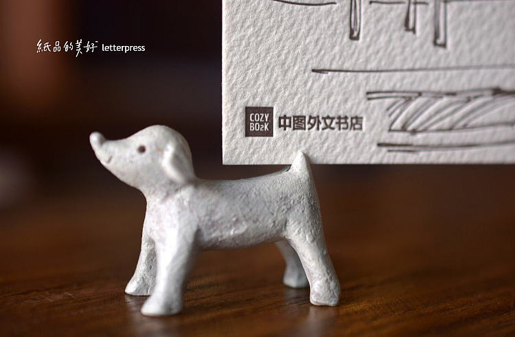 梦想照进现实,当自己的第一家实体店开在自己设计的书店里。@纸品的美好凸版社 letterpress