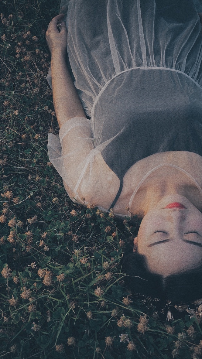 黃昏是我一天中視力最差的時候（圖ZNzE5Mjk4NDQ=） - 人像攝影 - 站酷設(shè)計師柒柒Qiii1024原創(chuàng)素材 - 站酷ZCOOL