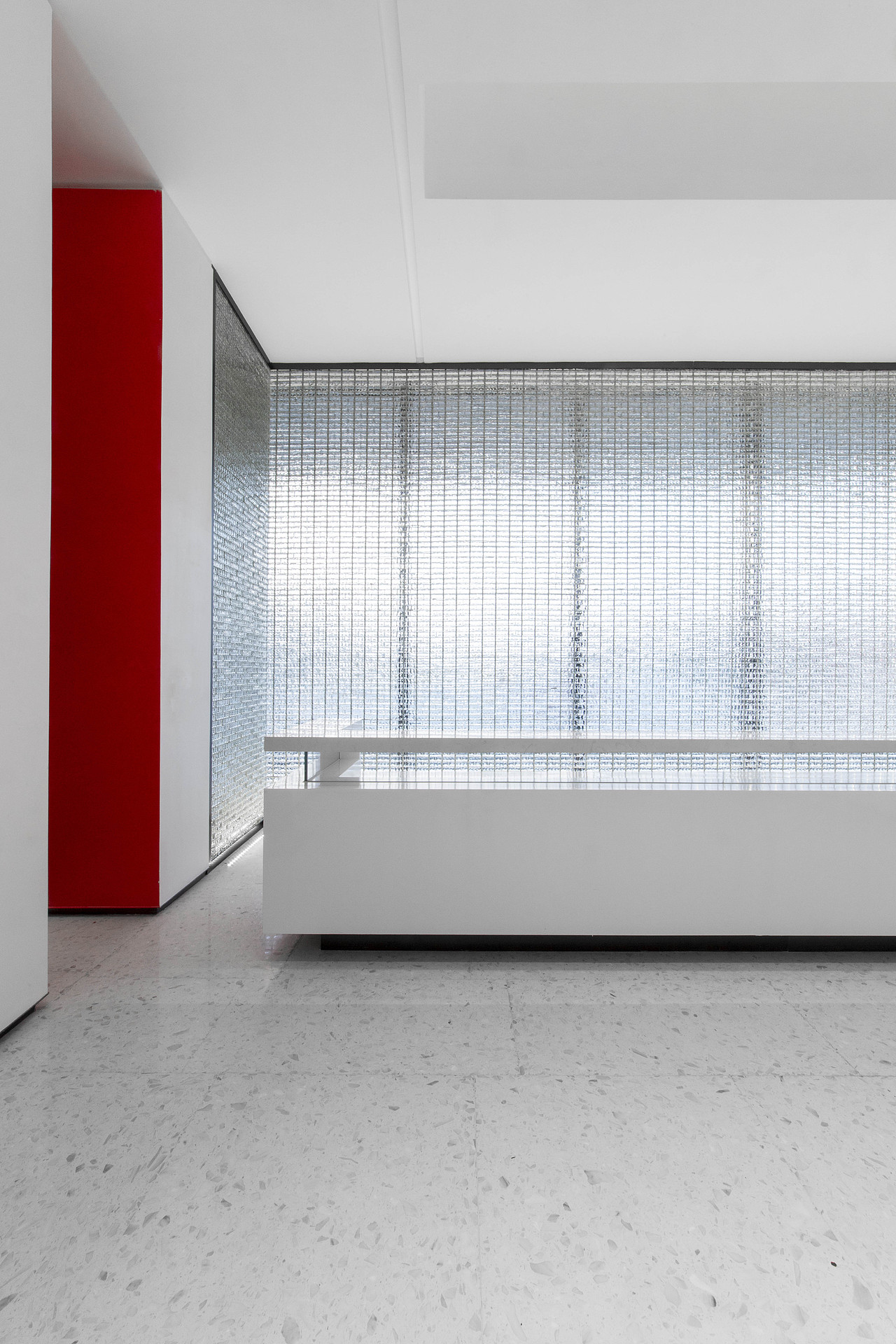 致敬.蒙德里安，极简纯粹的售楼部设计！