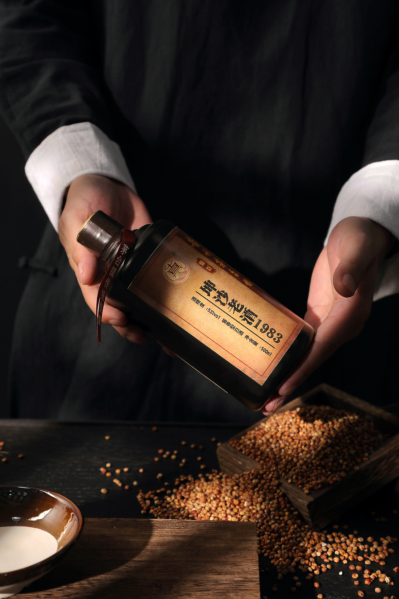 白酒拍攝 復(fù)古文藝（圖ZMjM5Njg0NDI0） - 產(chǎn)品攝影 - 站酷設(shè)計師奔奔馬電商視覺原創(chuàng)素材 - 站酷ZCOOL