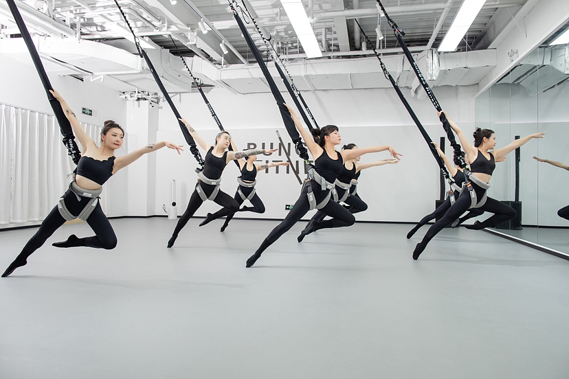 室内蹦极（图ZMzUyNDE0ODk2） - 时尚/艺术摄影 - 站酷设计师喂马摄影原创素材 - 站酷ZCOOL