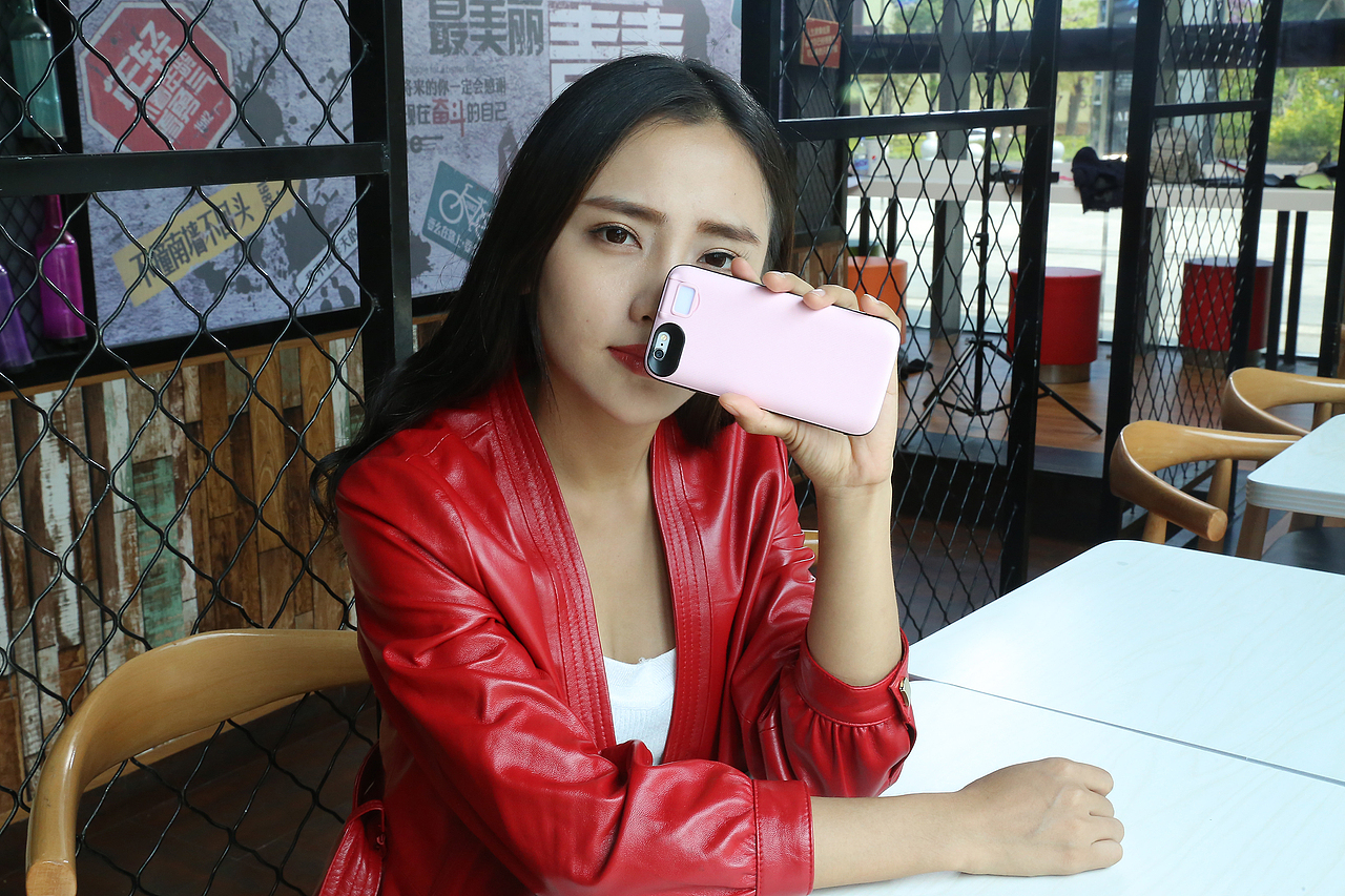 自拍的红衣美女（图ZOTIwNzExNTI=） - 人像摄影 - 站酷设计师知蜻电商原创素材 - 站酷ZCOOL