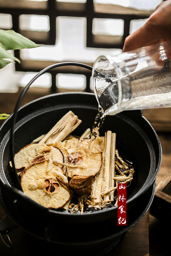 席上酒杯难减，鼎中药味频加。（图ZMjEzNzk2Nzc2） - 产品摄影 - 站酷设计师山林纪原创素材 - 站酷ZCOOL