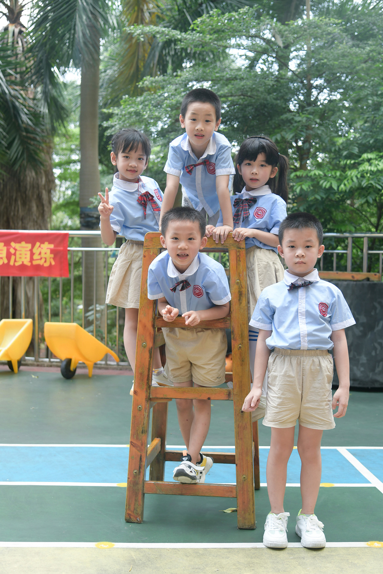 南宁拍幼儿园毕业照怎么收费?毕业季班级毕业照摄影