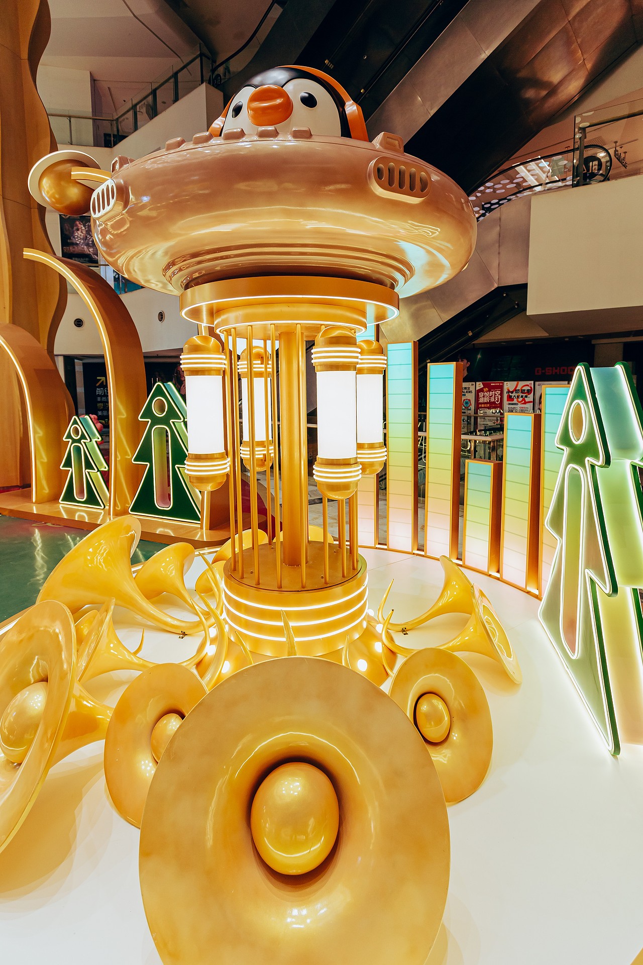 上海静安大悦城PUPU圣诞美陈展（图ZMjgwMzc3NzY0） - 展陈设计 - 站酷设计师辉联文化原创素材 - 站酷ZCOOL