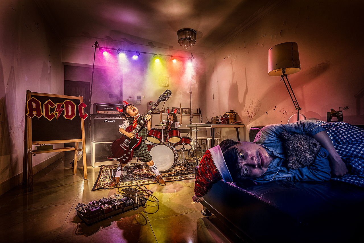 本作品其实是这张客厅演唱会的续集。又名《老子回来了!!!》