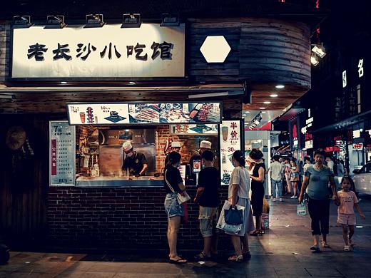 一匹黑马 丨 人间百态