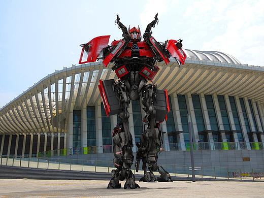 骚包机器人开秀!哇哈哈