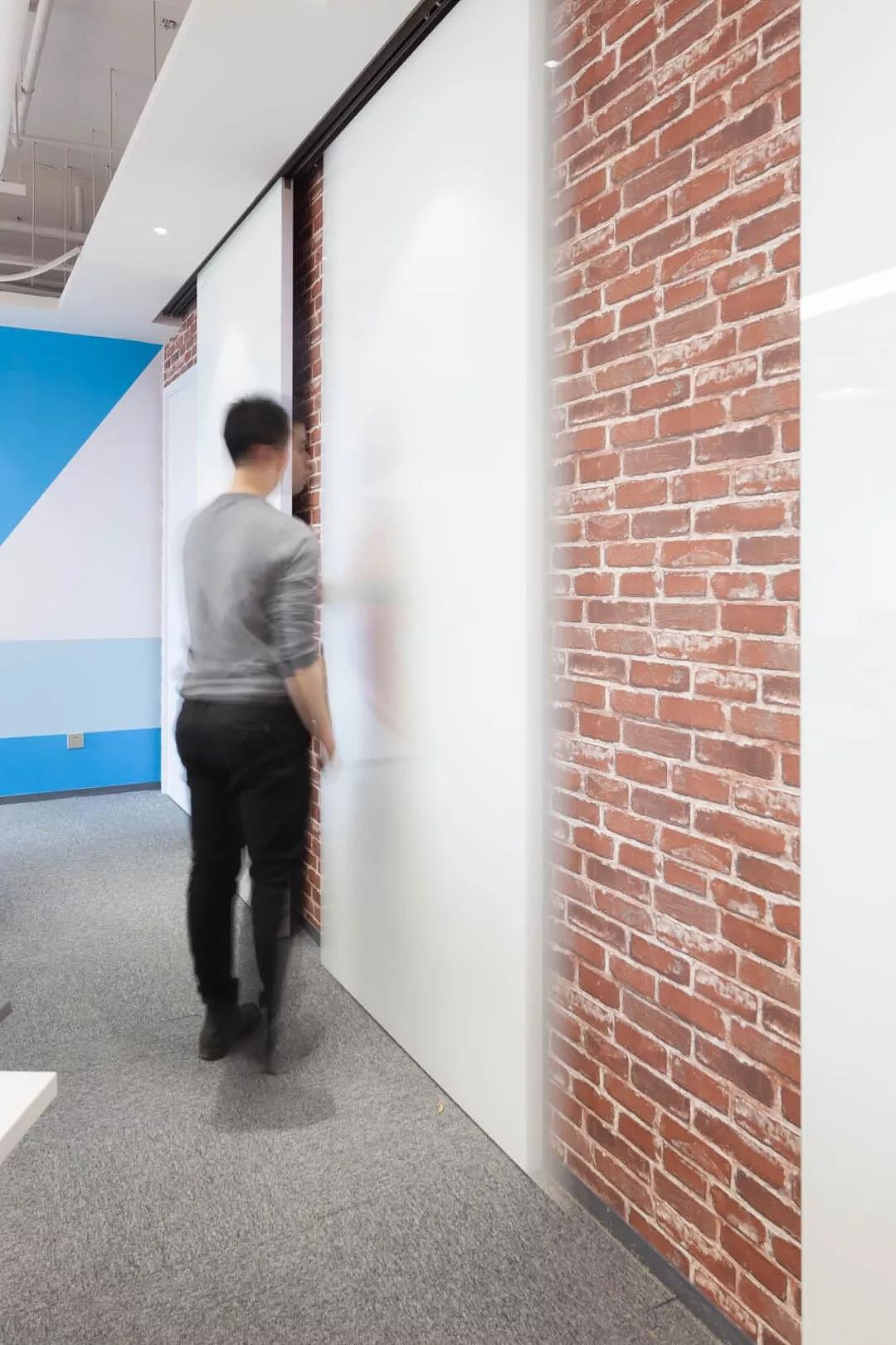 色彩“点亮”空间 | 蓝橙办公室