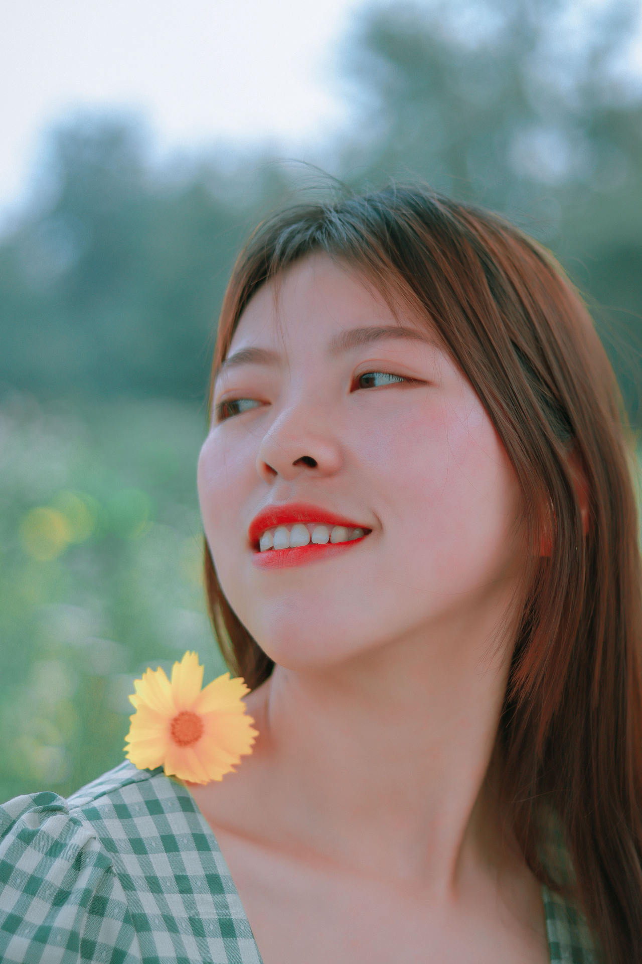 外景写真丨夏日·白云·安静的少女