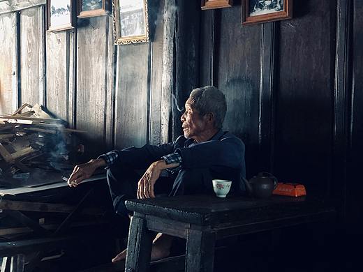 百年茶馆，喝茶的老人