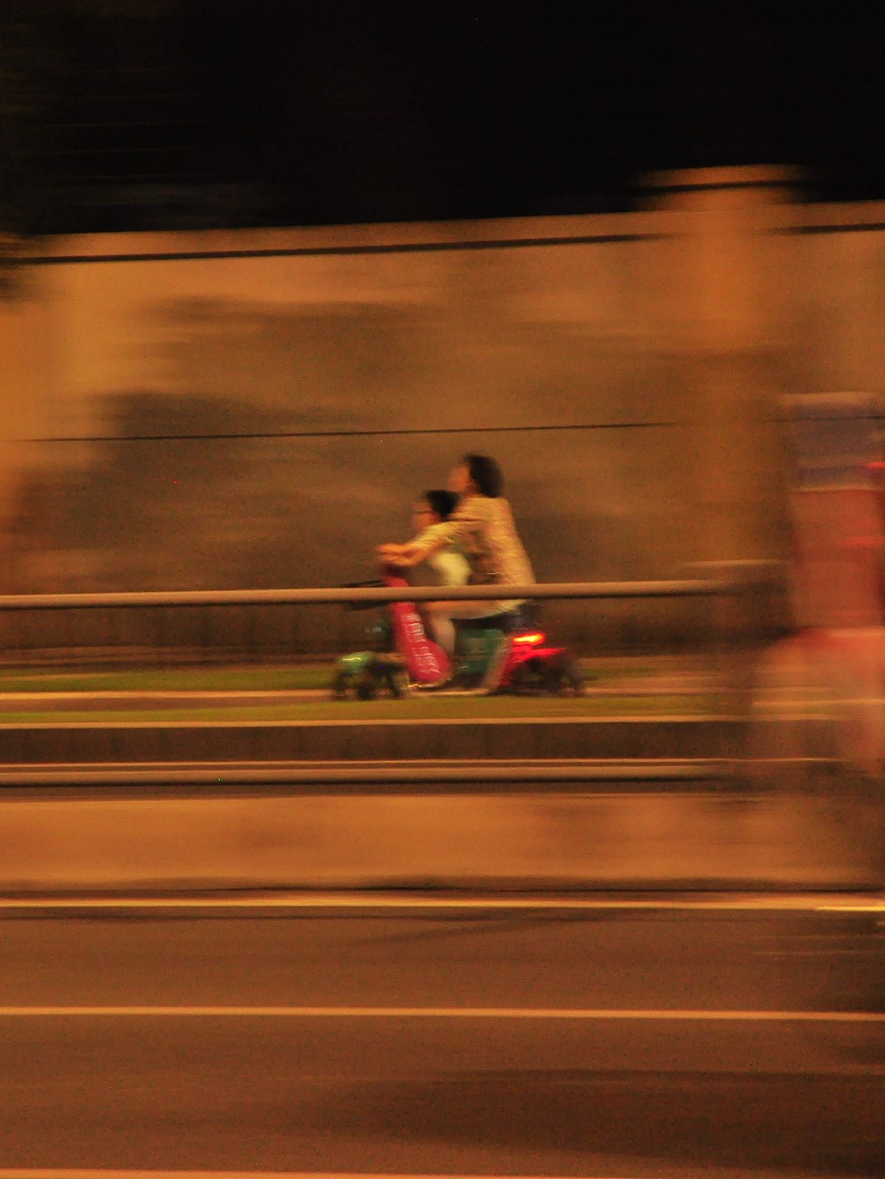 成都街头扫街（图ZMzY4OTM5MzA0） - 人文/纪实摄影 - 站酷设计师壹加壹设计原创素材 - 站酷ZCOOL