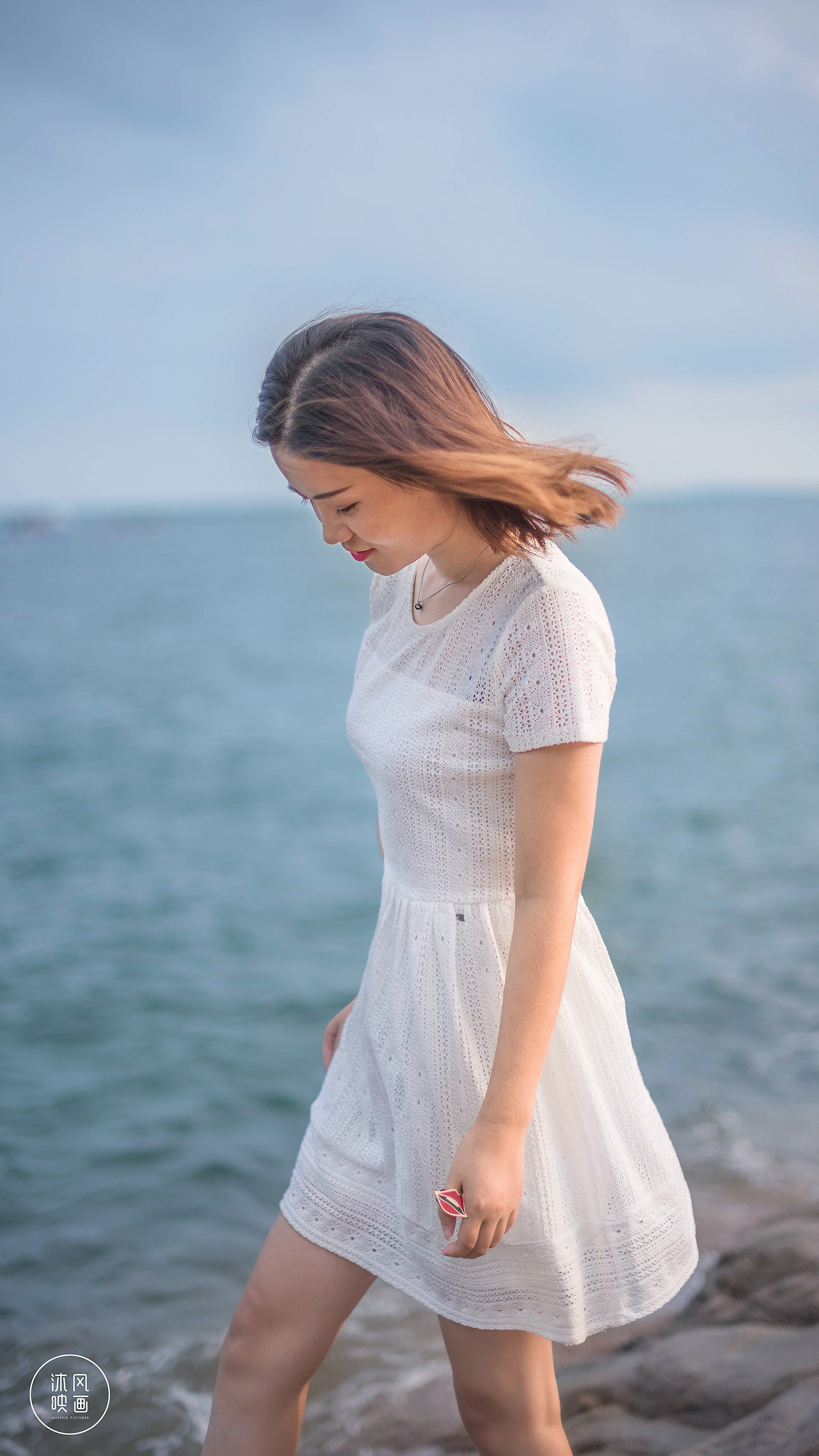 青岛夏日海边妹子摄影