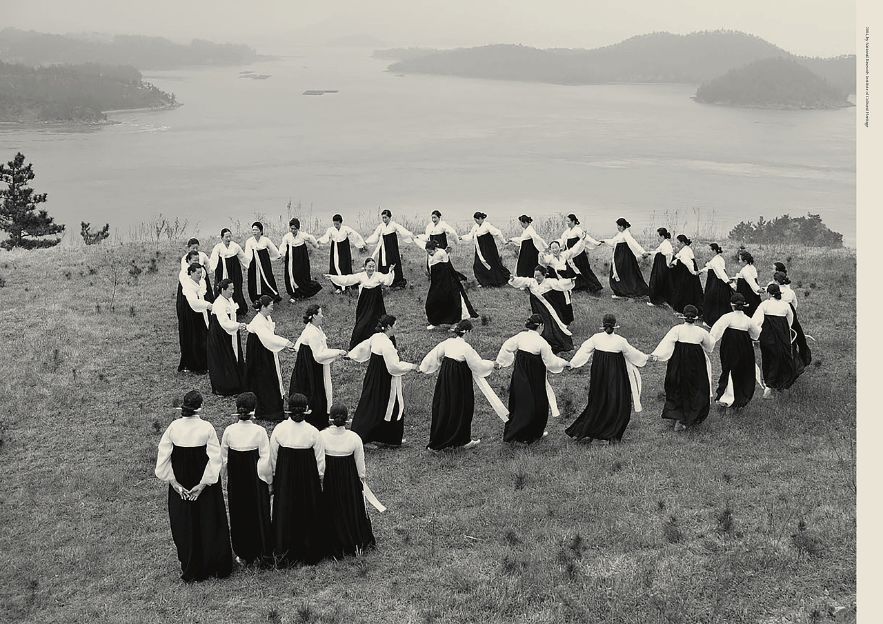 CLOSED CURVE - 闭合的曲线“圆”