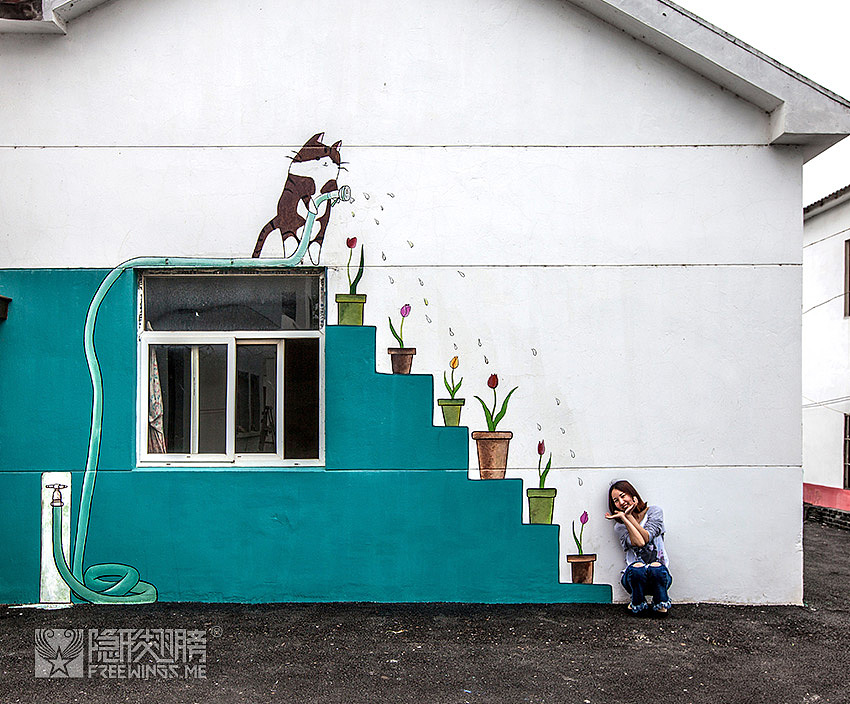 ▲ 这喵星人也特别淘气,到处喷水。。。哦不不不,人家是在浇花呢!