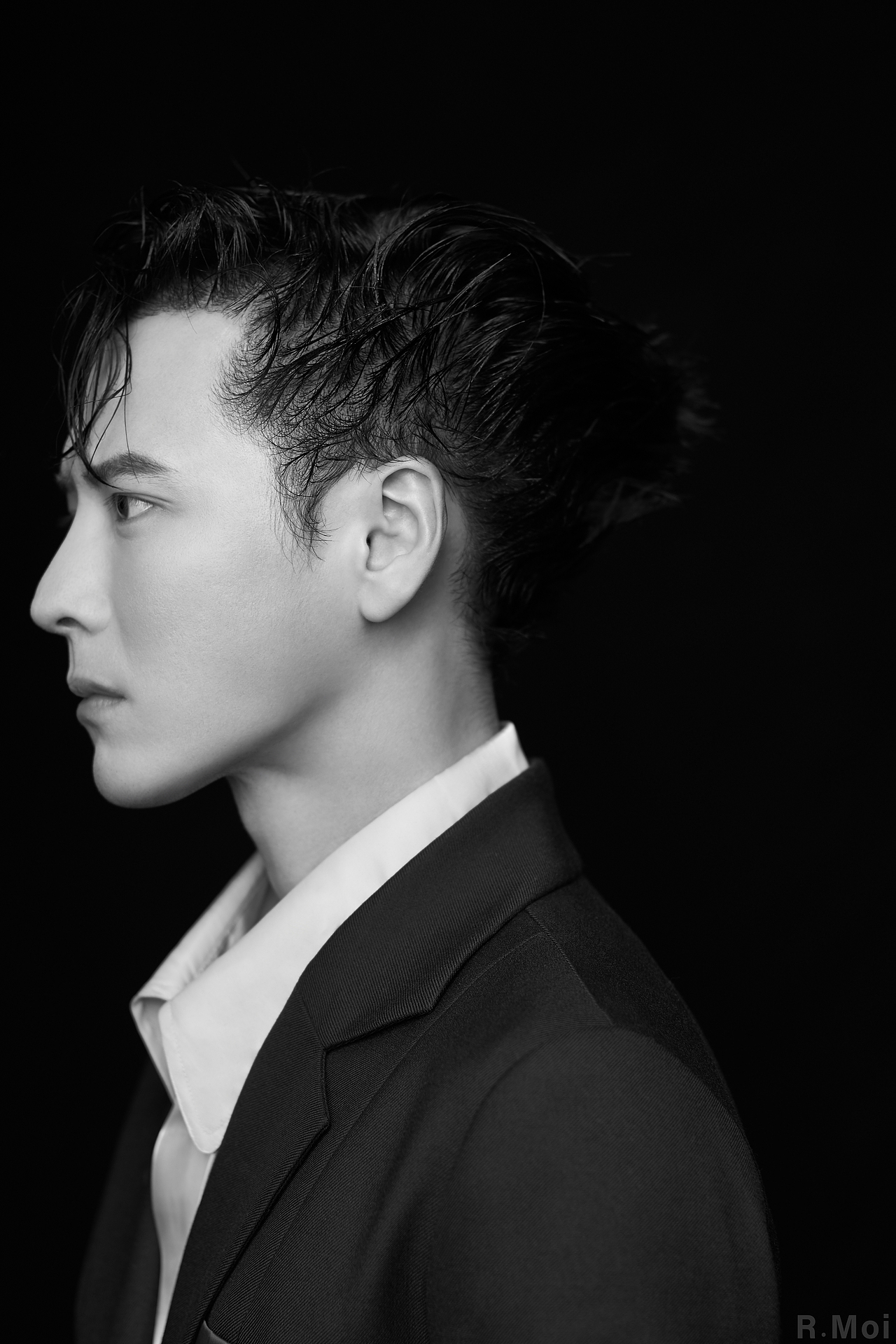 rmoimagazine十一月刊封面人物演员书亚信