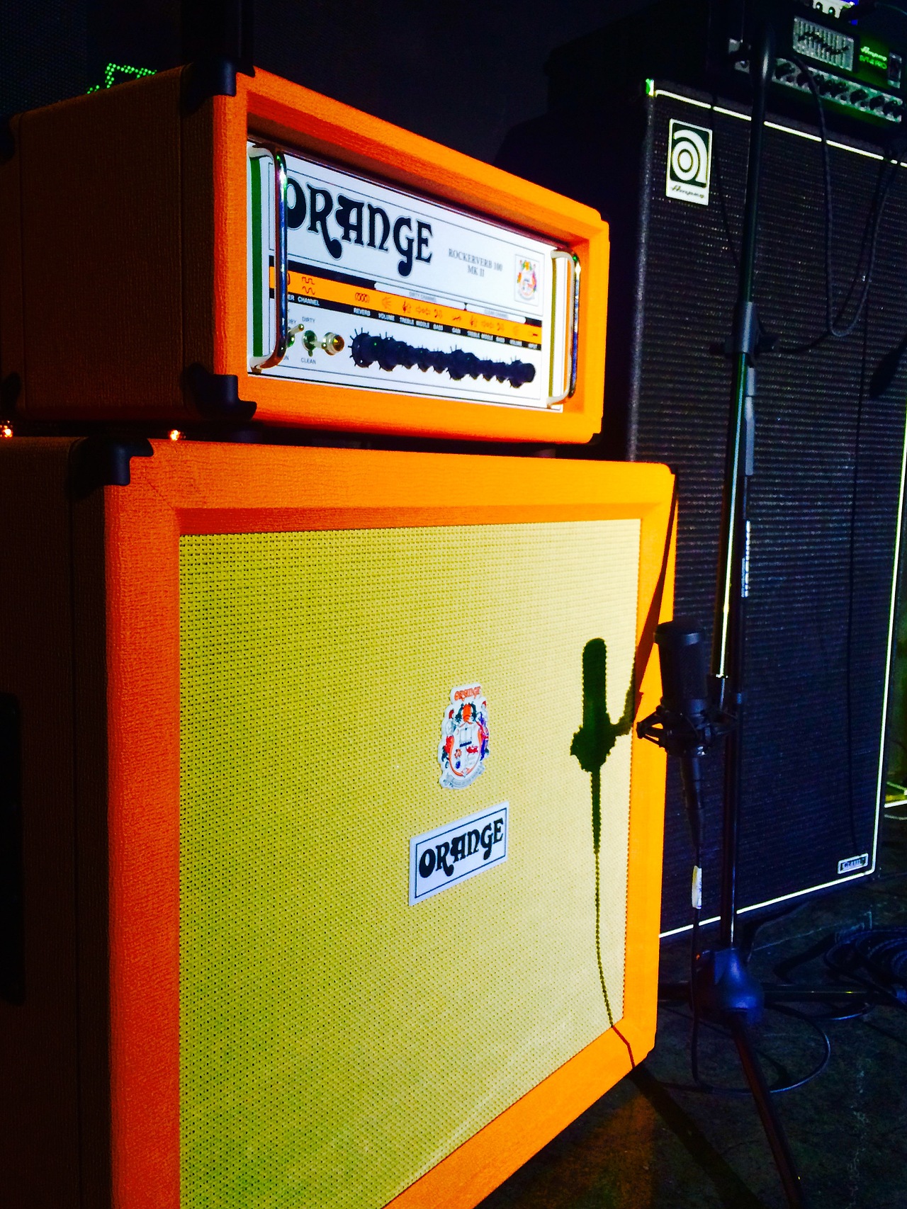 珠海涂鸦 【雾点原创涂鸦】珠海发条橙子livehouse酒吧