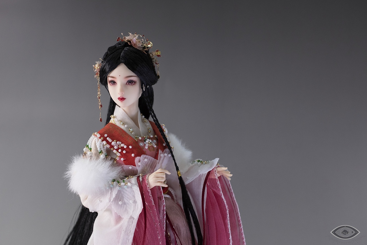 「睹尔DOOARE合作成品--大寒」
妆师:龙龙龙<br>服装师:七七<br>发型&首饰师:范范<br>手绣披风:琼芸