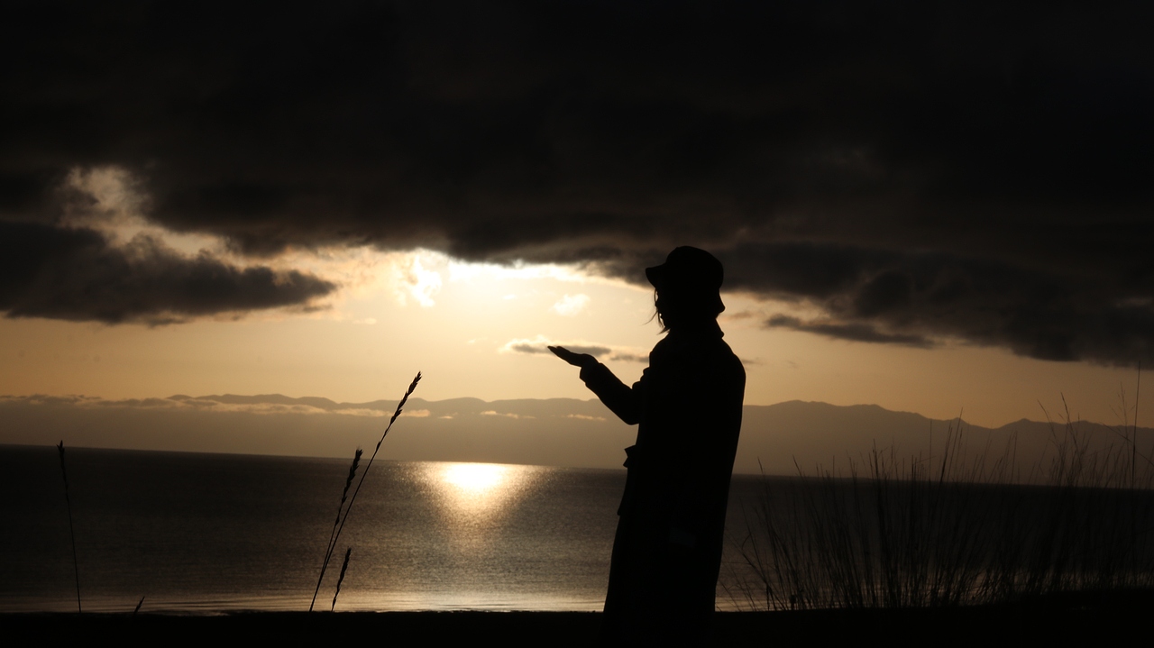 青海湖人像剪影（图ZMTMzMjE2MDA4） - 人像摄影 - 站酷设计师梦醒时分sr原创素材 - 站酷ZCOOL