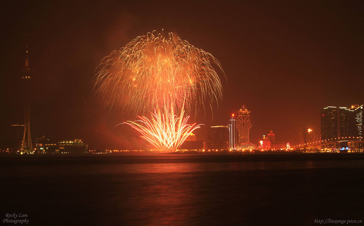 第28届澳门国际烟花汇演比赛第一晚精彩瞬间（图ZNTc4MzIxNDA=） - 风光摄影 - 站酷设计师Rocky探索美好原创素材 - 站酷ZCOOL