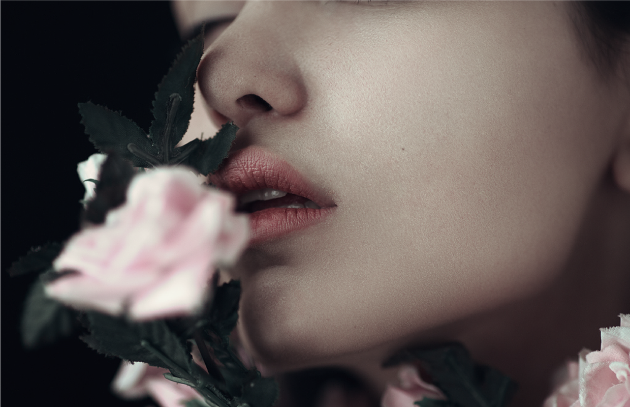 时尚的生活,舒适的佩戴,滋润你的眼睛。
<br>MOMOKO CON 记录最美时刻,镜片透氧率极高,镜片超薄,佩戴起来舒适无感,典雅而不失高贵气质。根据品牌行业定位,建立了系统的品牌形象,令品牌更具前瞻性和未来感。