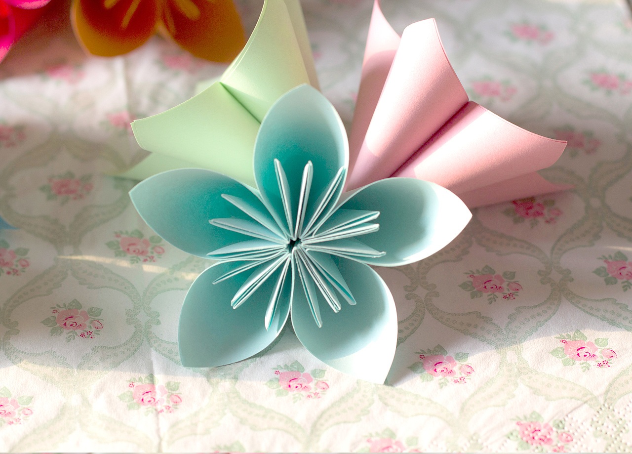 漂亮的折纸樱花，折一堆放在桌面，也是美美哒，手工折纸视频教程