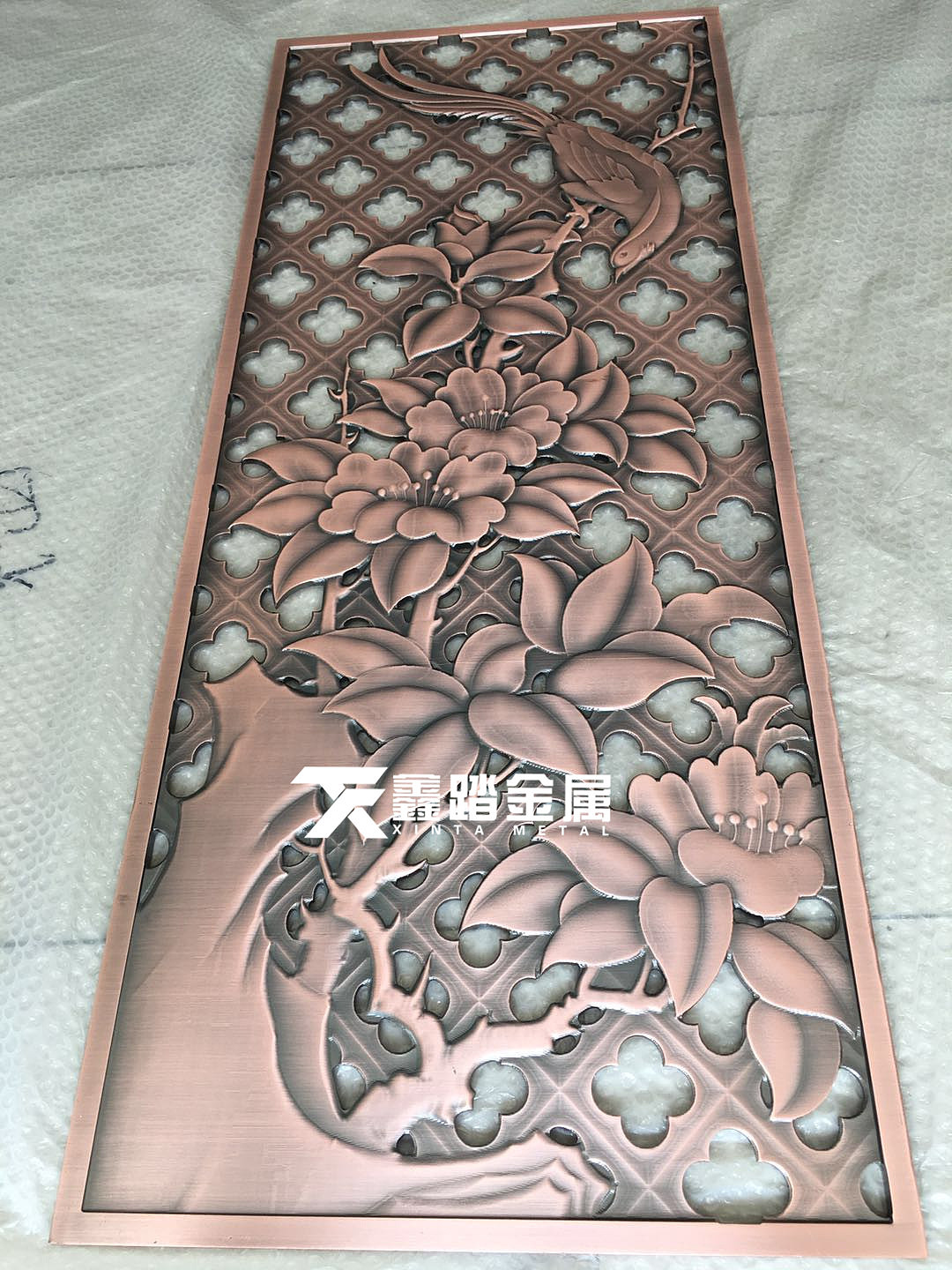 定制会所中式红古铜铝板镂空屏风隔断 铝雕花格款式图
