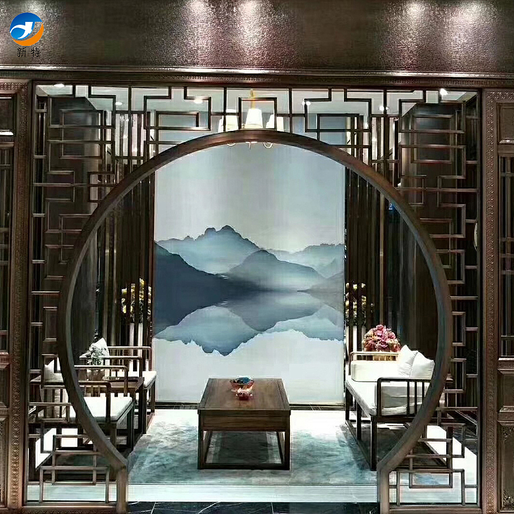 小伙用一块铜板雕刻出新图案艺术铜屏风