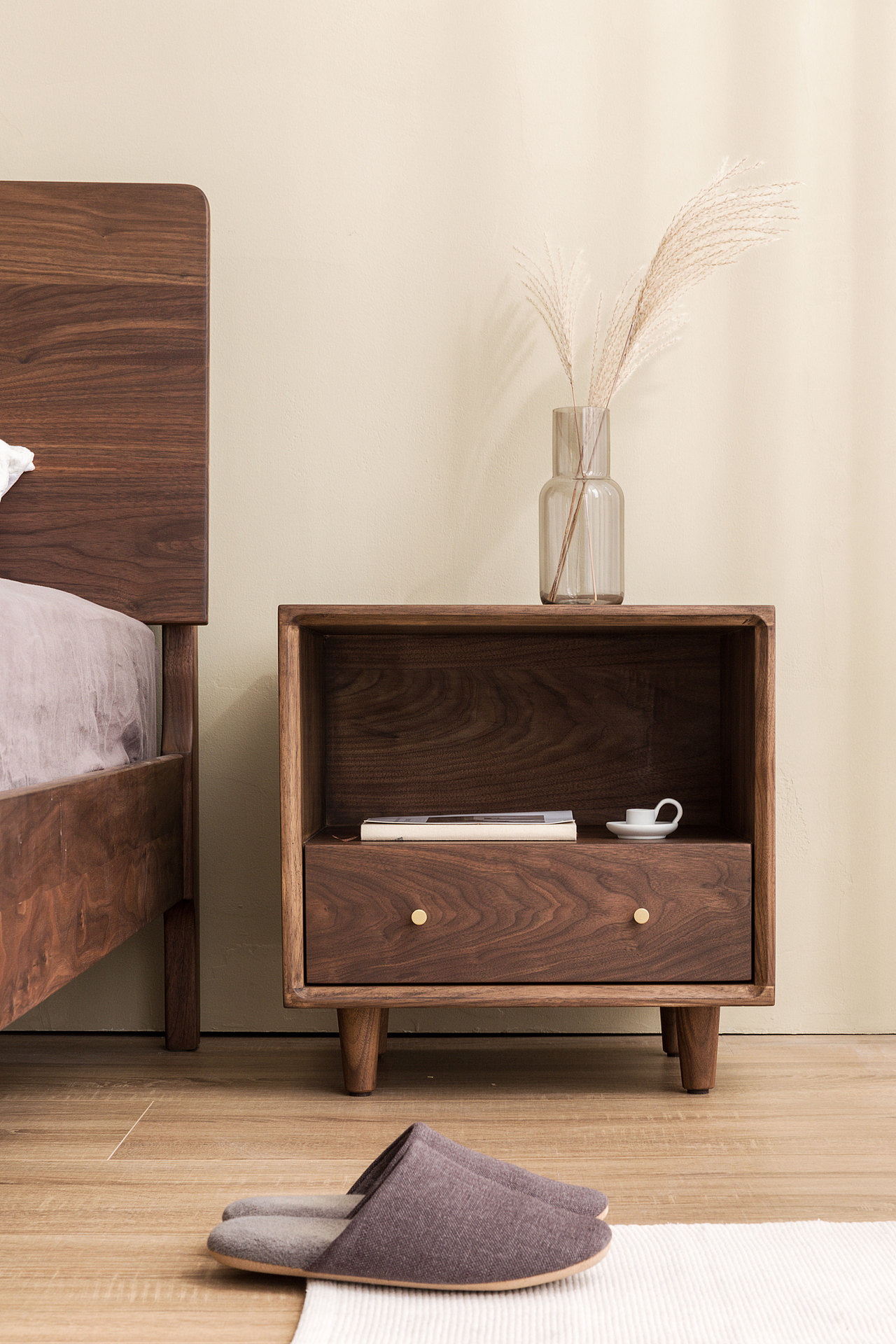 家居摄影-复古黑胡桃实木床头柜（图ZMjI1OTQ4MzIw） - 产品摄影 - 站酷设计师叶小魚原创素材 - 站酷ZCOOL