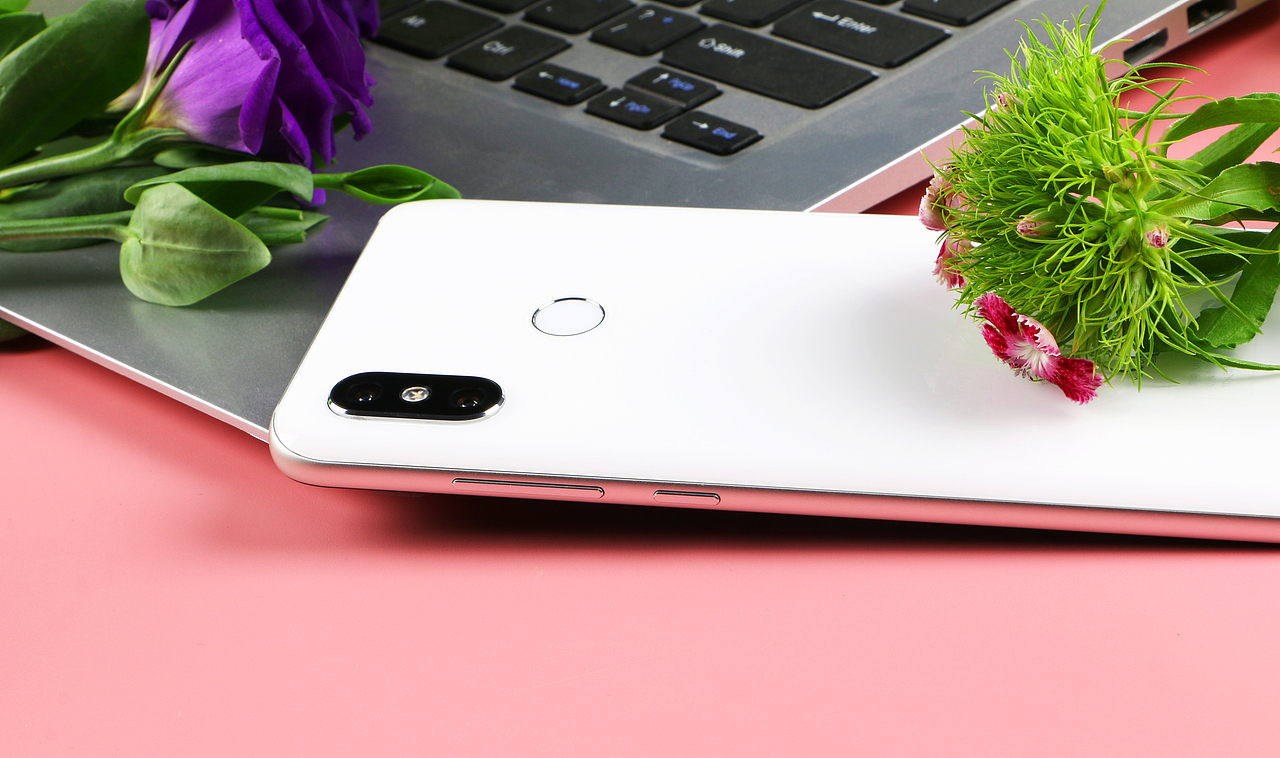 小米8实拍（图ZMTE3MjQ2Mzcy） - 产品摄影 - 站酷设计师宜萱1955915131原创素材 - 站酷ZCOOL