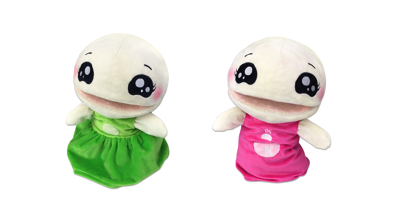 这就是成品啦~她名叫宝拉,是专为凯叔讲故事栏目设计的手偶,脑袋圆乎