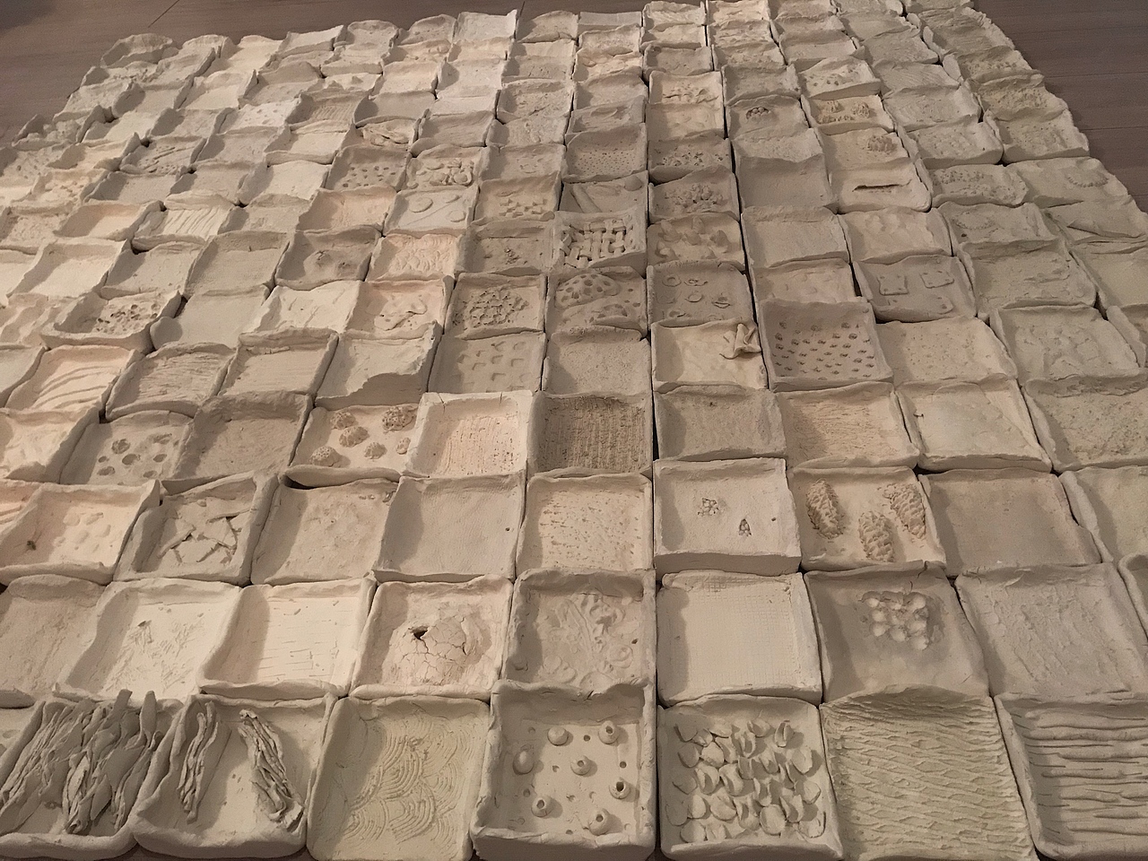 4米 br>材质:瓷泥 br>烧制温度:1280℃ br> br>题目:《肌理·实验》