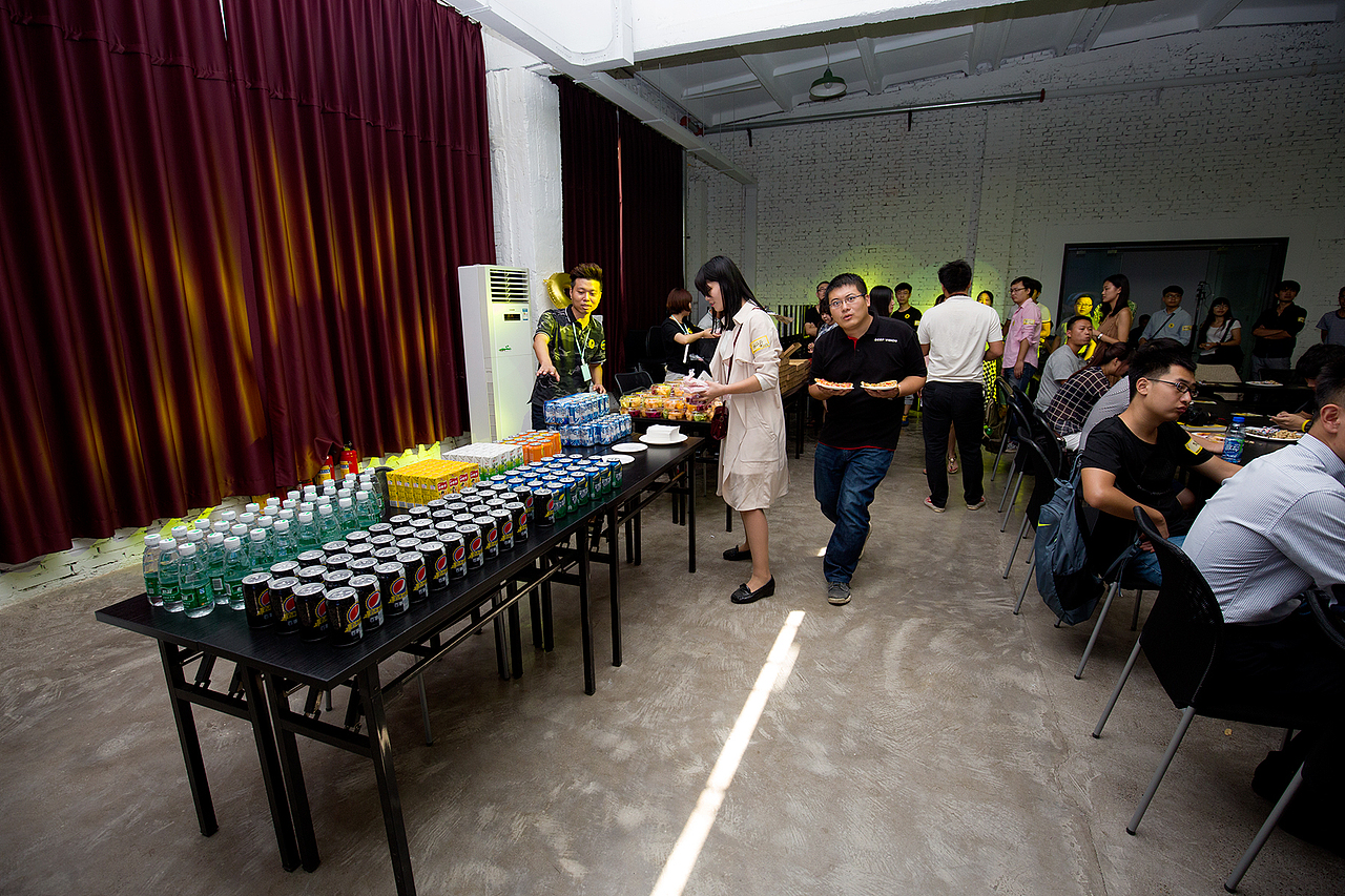 站酷九周年设计师大趴-洛阳站花絮（图ZMzM3NjAzNzI=） - 人文/纪实摄影 - 站酷设计师鲍鲍先生原创素材 - 站酷ZCOOL